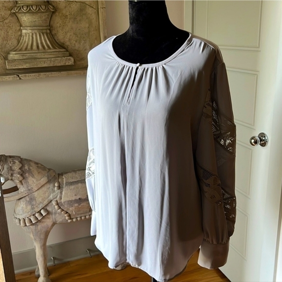 Ann Taylor Gray/Blue Blouse Lace Sleeves Women's Small S Fabric Covered Buttons - Picture 1 of 16